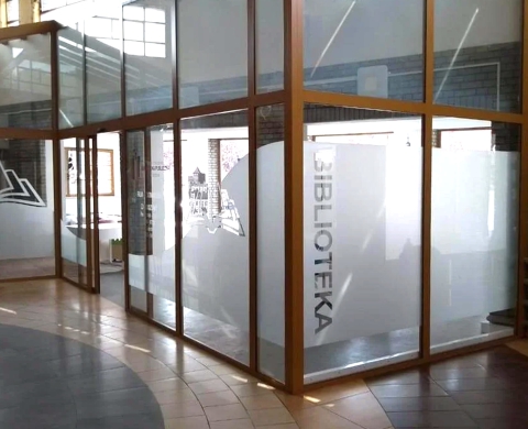 Oklejanie ścian i witryn